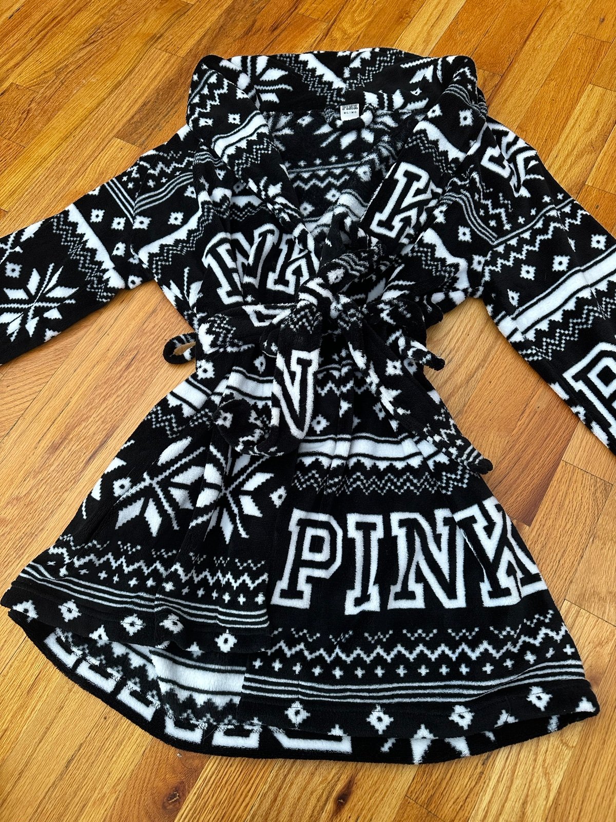 PINK Victoria’s Secret cozy holiday robe. M/L