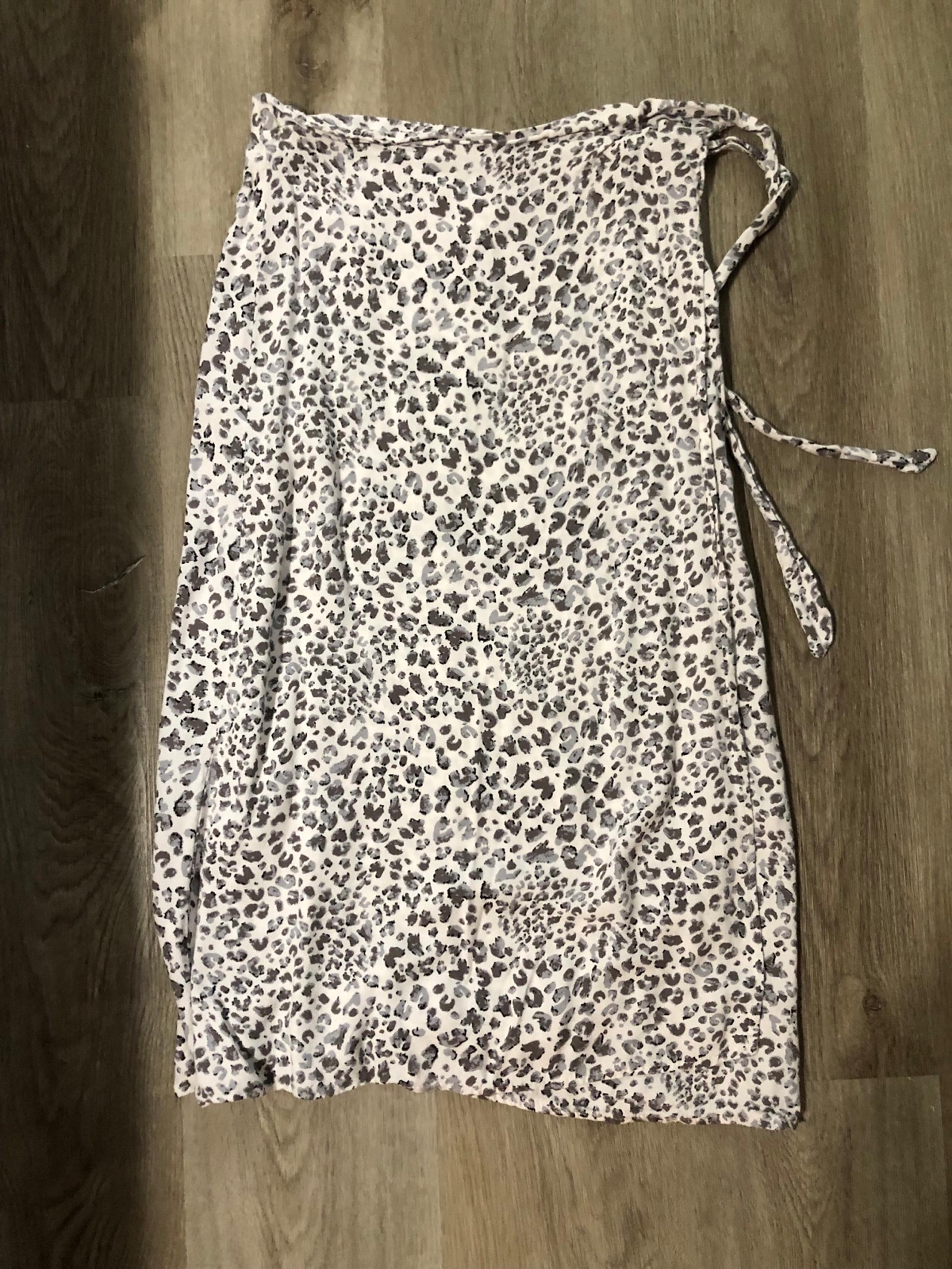 Women's Size Large Urban Romantics Leopard Wrap Skirt