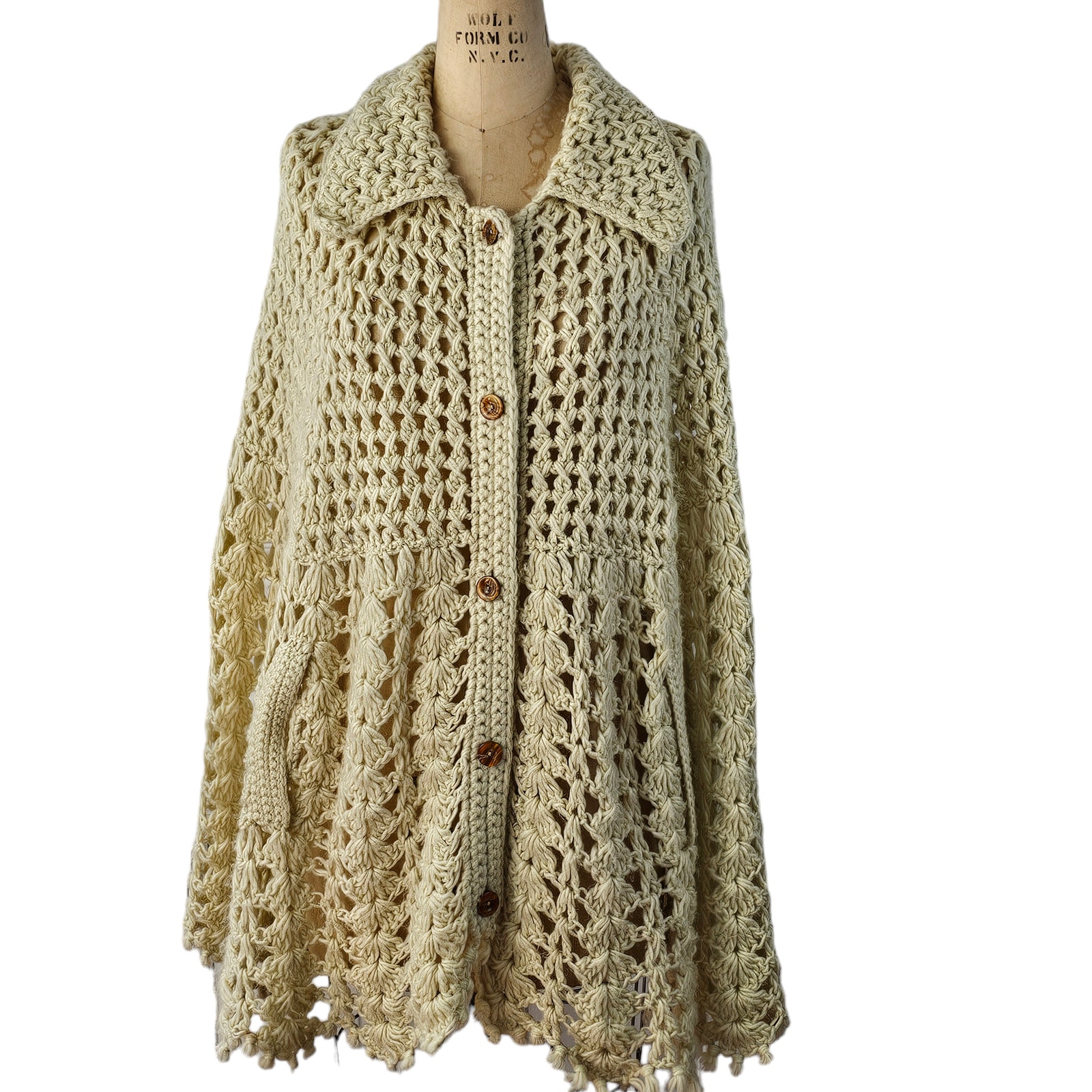 VTG 1960s off white crocheted lace cape buttons statement collar one size