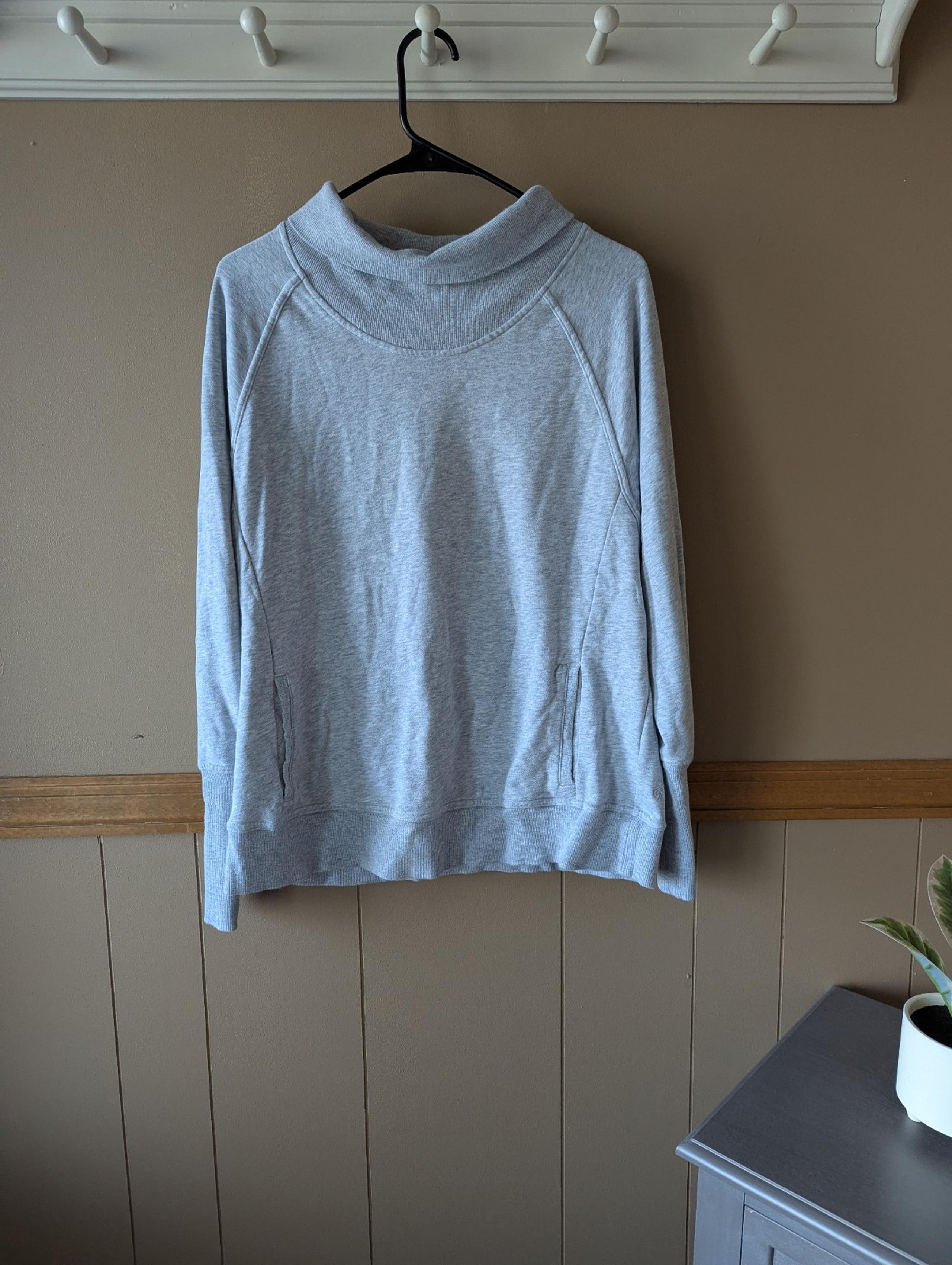 Champion C9 Gray Sweatshirt with Large Pocket - SZ L