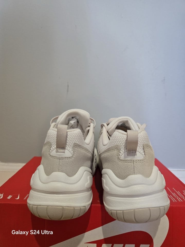 W Nike Tech Hera “light orewood brown”