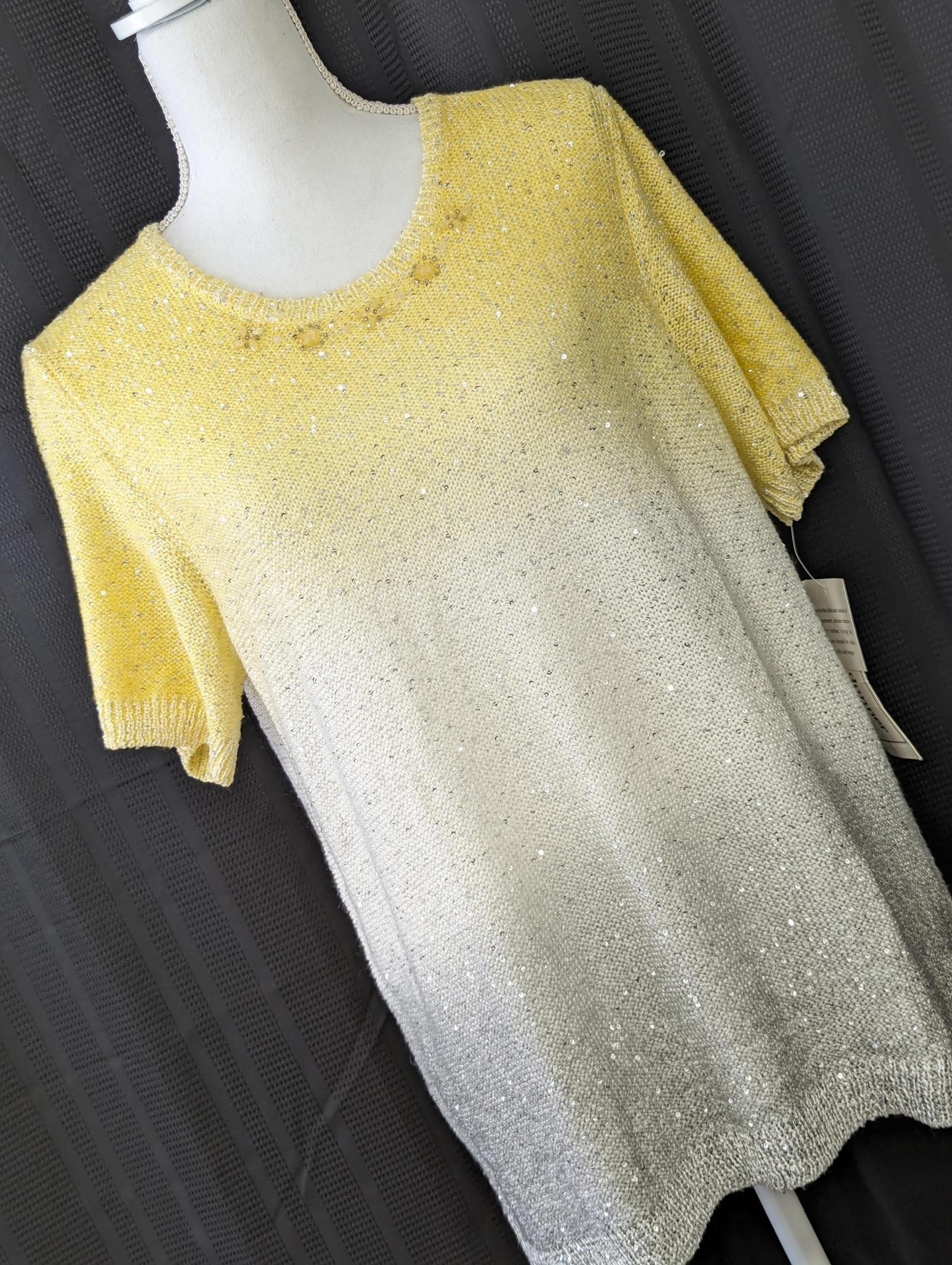 NWT@$62! ALFRED DUNNER! SHIMMERY YELLOW, WHITE, GRAY SEQUIN CREW SWEATER! SZ M