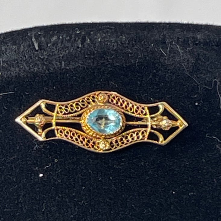Antique gold filigree pin