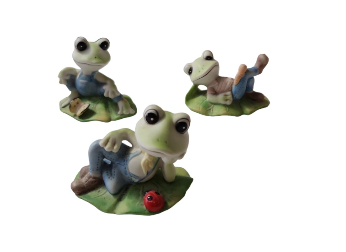 Vintage Homco frogs on lily pads with insects porcelain