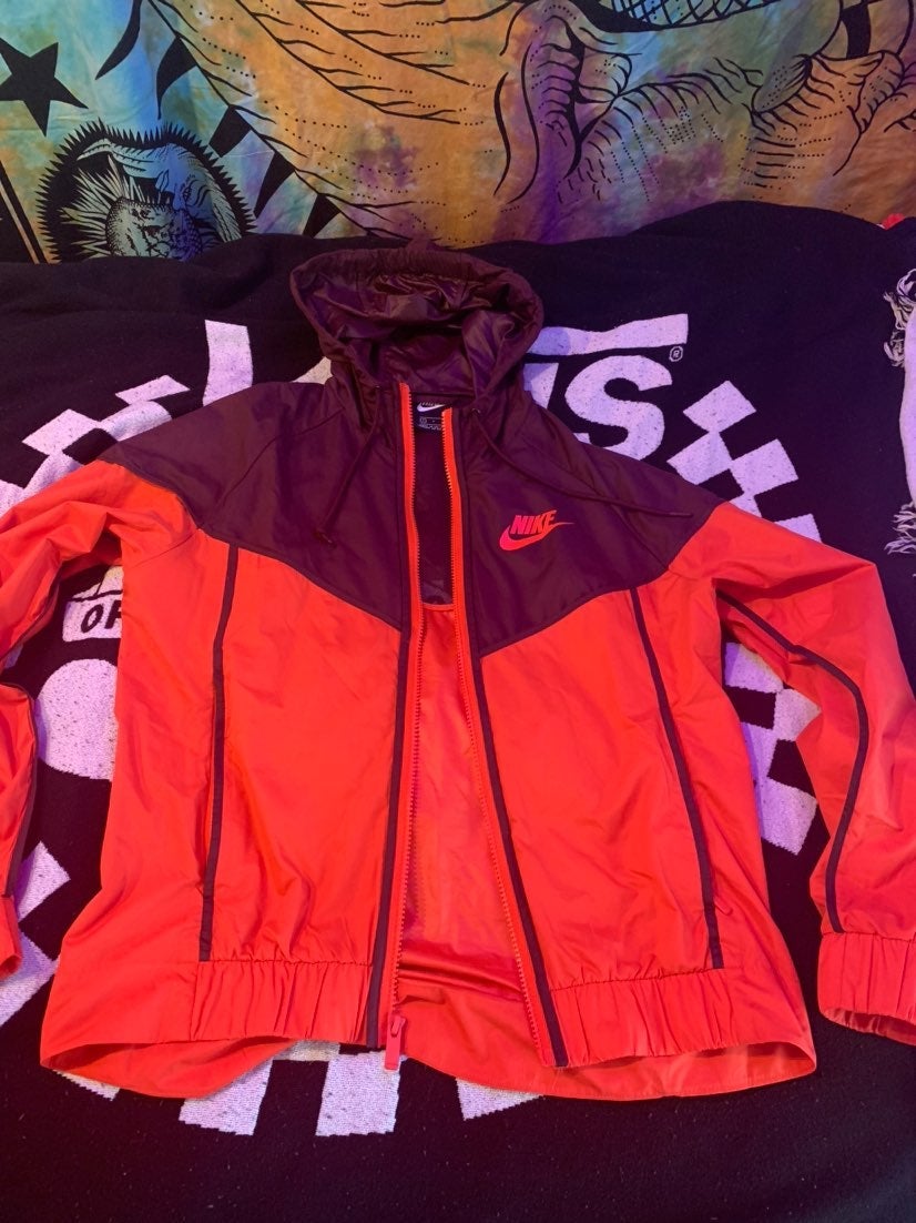 Nike windbreaker women