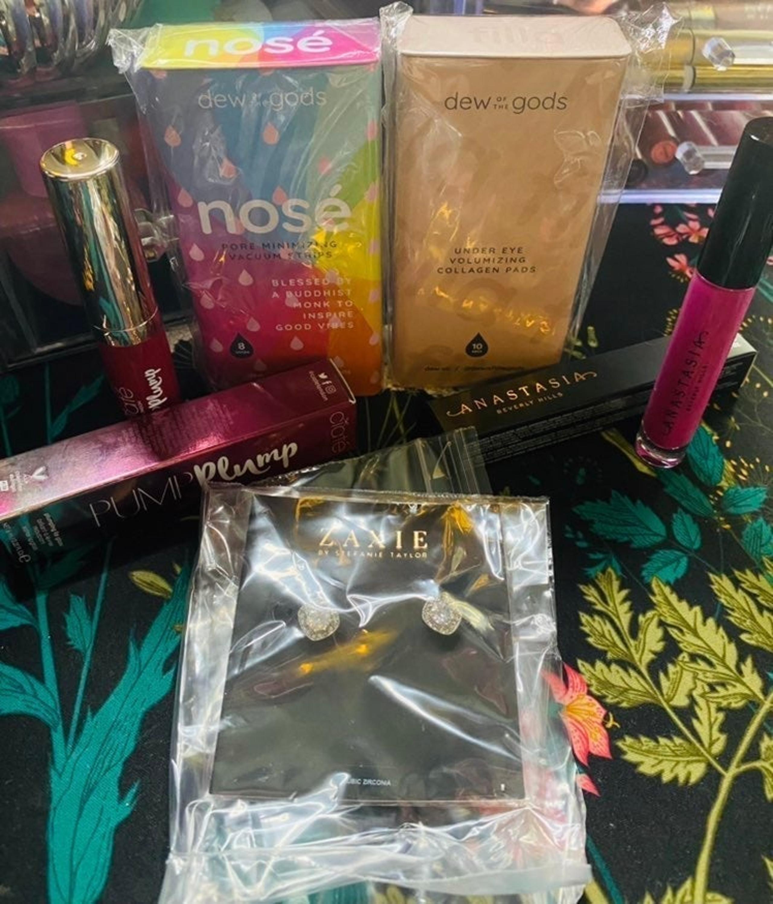 5 item bundle Anatasia Beverly Hills Lip gloss