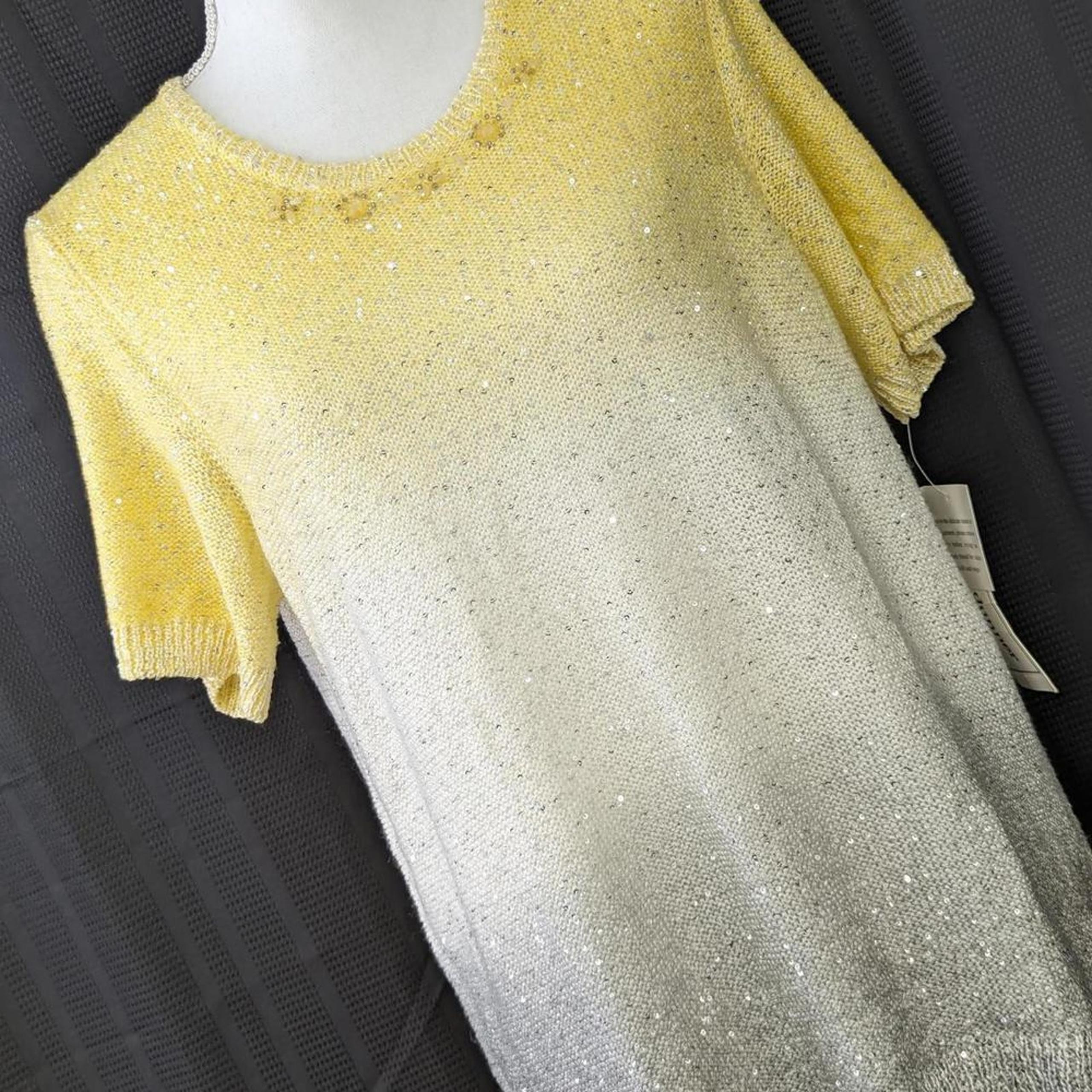 NWT@$62! ALFRED DUNNER! SHIMMERY YELLOW, WHITE, GRAY SEQUIN CREW SWEATER! SZ M