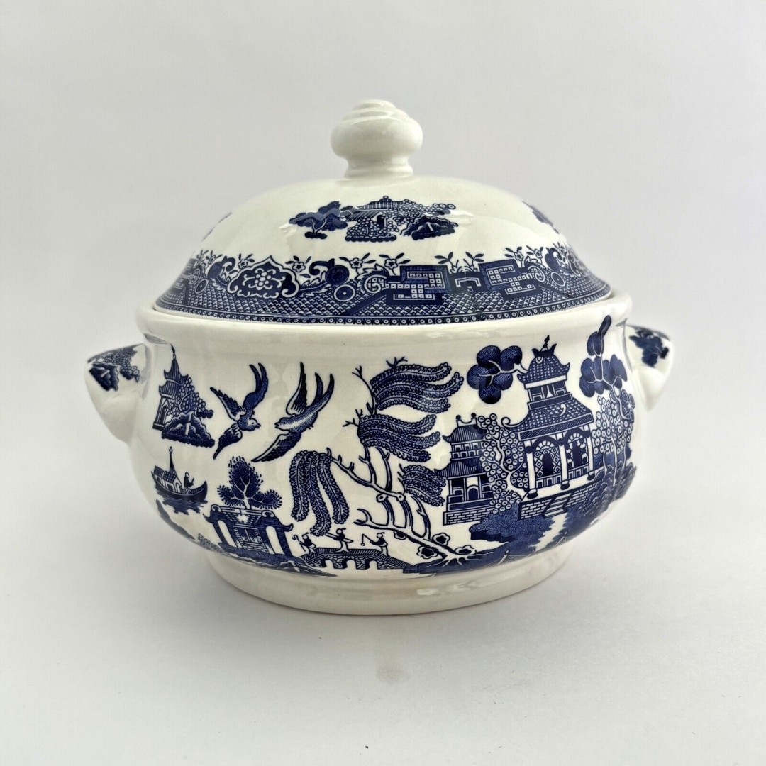 Churchill Blue Willow Vegetable Dish Covered Handles Made England Vintage