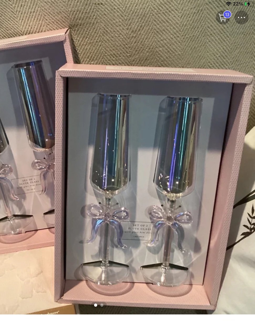 ❤️❤️Cupcakes and cashmere bow flute glasses 1 set total 2