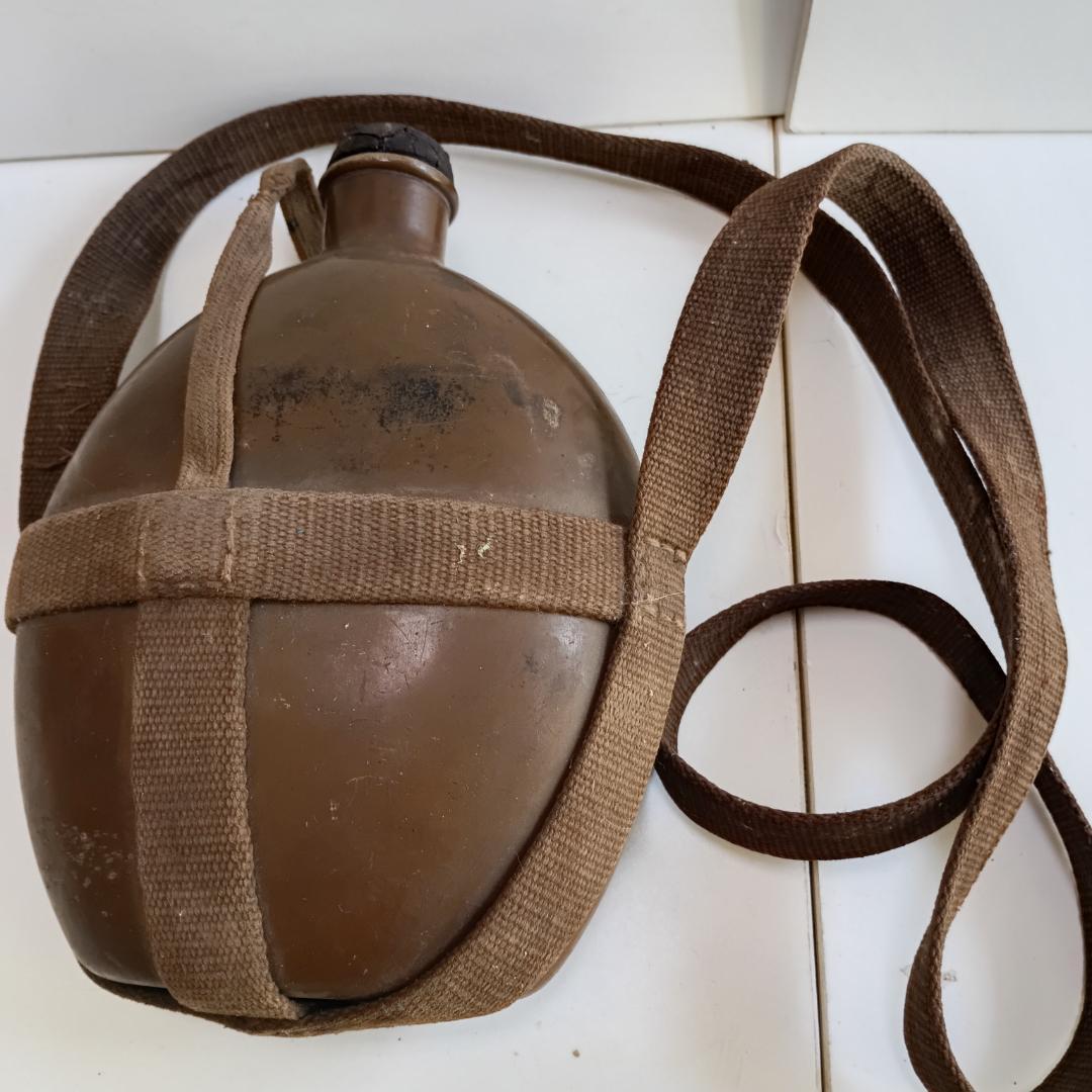 1160) Japanese Imperial Army water bottle