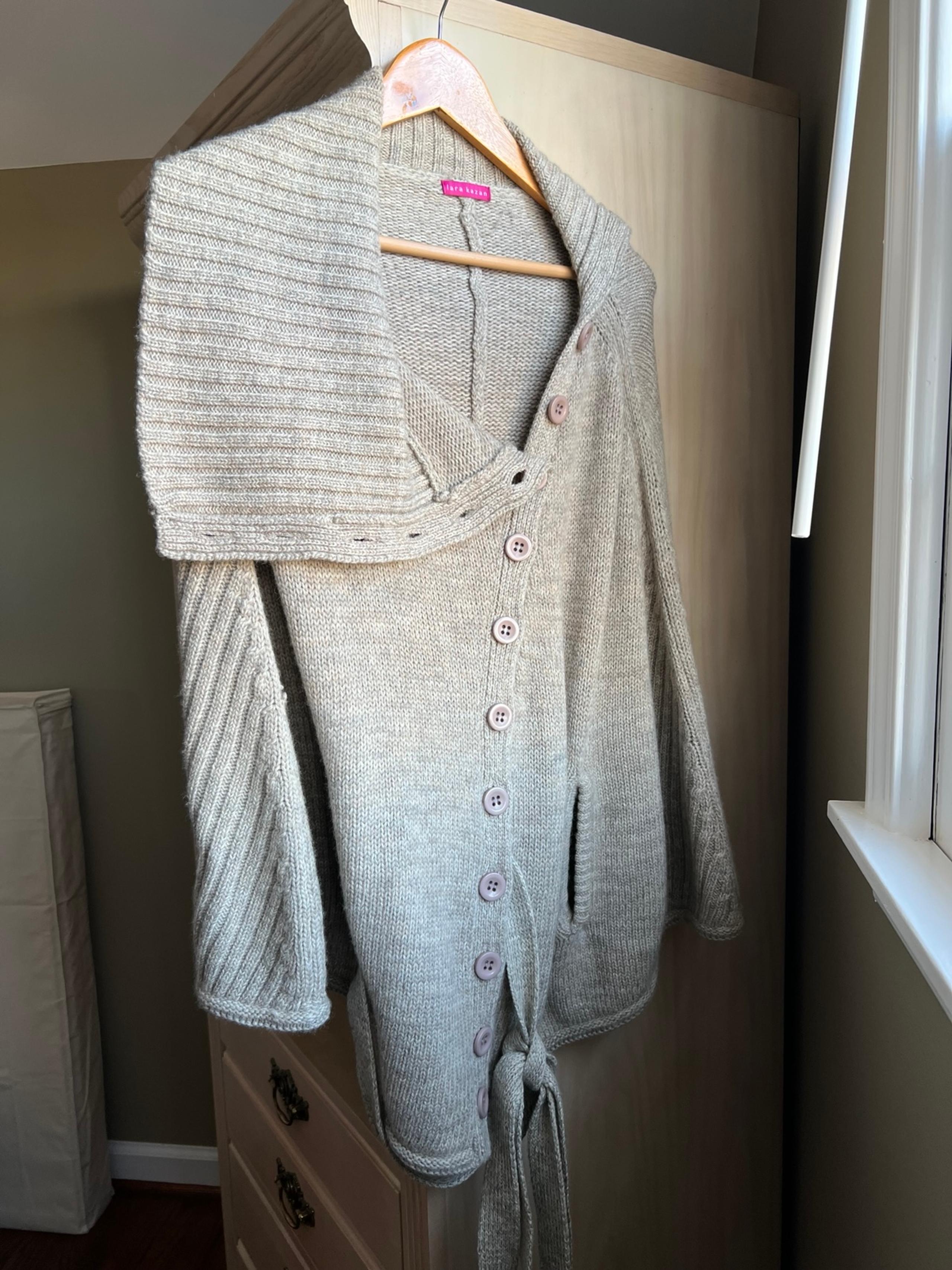 NWOT Anthropologie Lara Kazan Sweater Poncho
Cape O/S