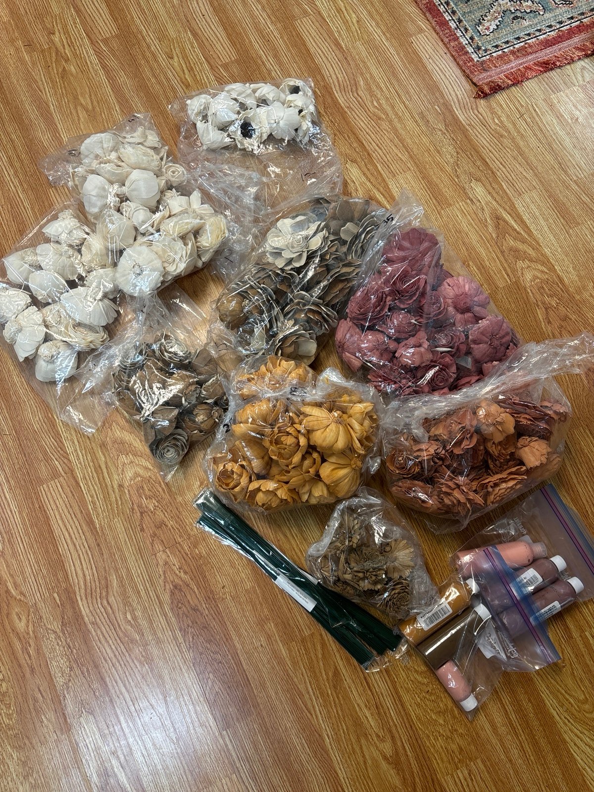 Various sola wood flowers: 196 in total