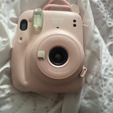 Fujifilm Instax Mini 11 Instant Film Camera in Blush Pink