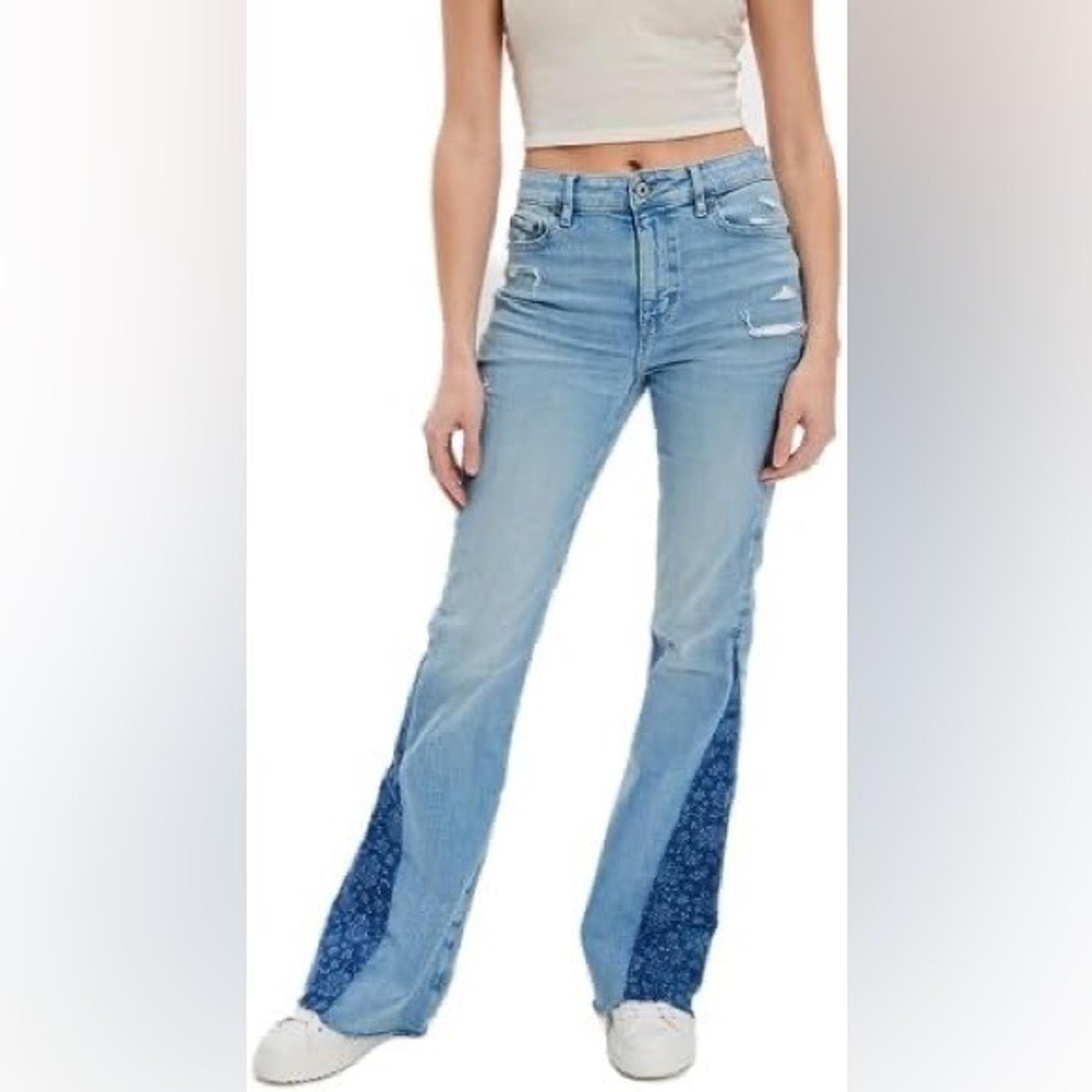 American Eagle Ne(x)t Level Super High-Waisted Flare Jeans Women’s size 14 32