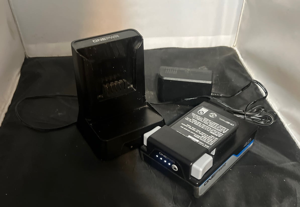Hoover ONEPWR BH25040 Lithium Ion Battery 4.0 Ah MAX & charger