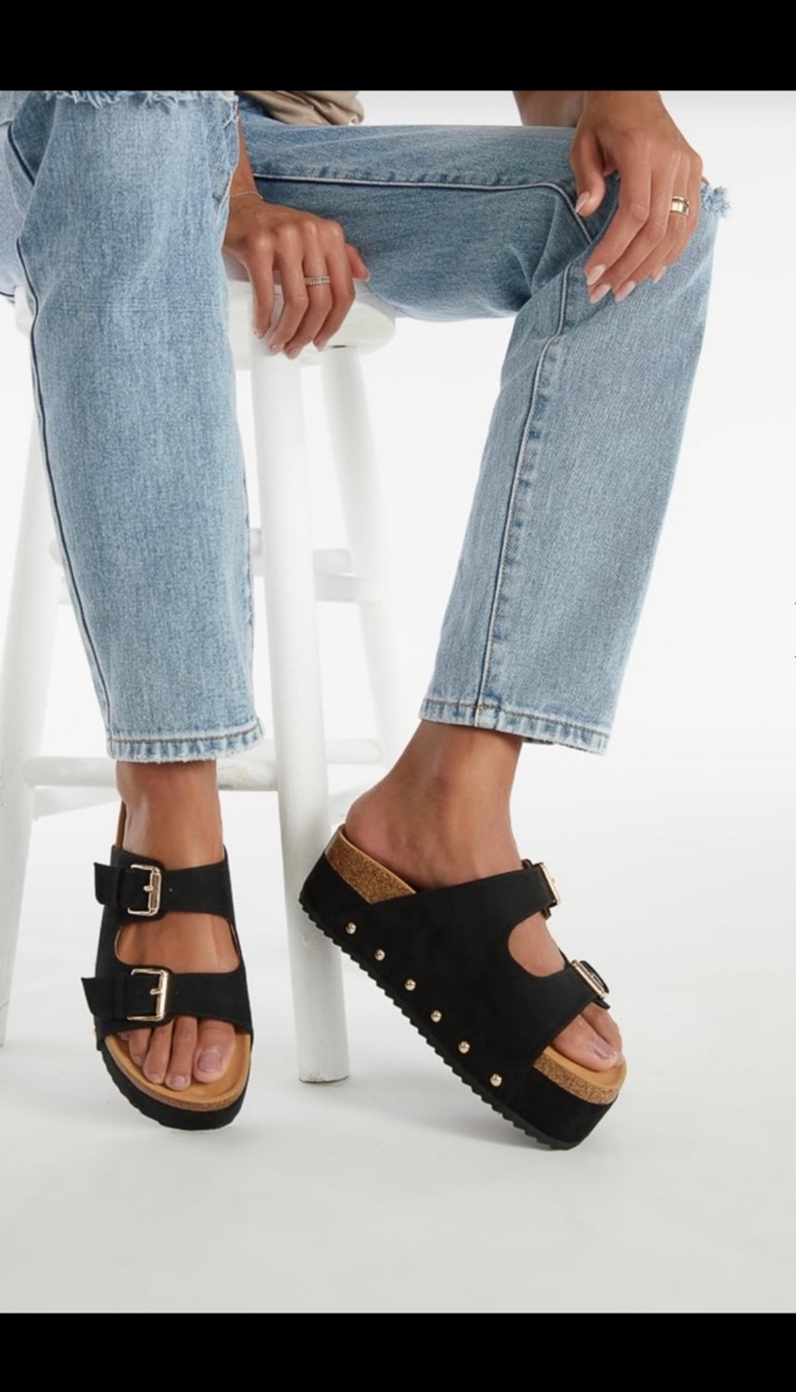 New Black Platform Sandals Size 9