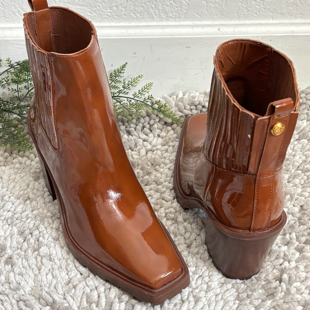 Vince Camuto ARESSE Square Toe Ankle Boot Size: 9.5M