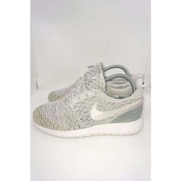 Nike Roshe One Flyknit Running Sneakers Women's Size 7 Grey, White