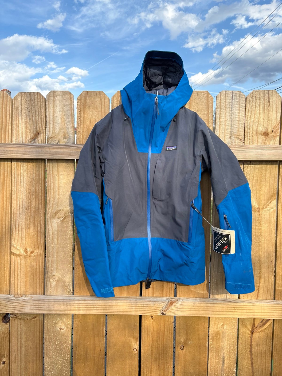 Men’s size small brand new with tags never worn Patagonia jacket