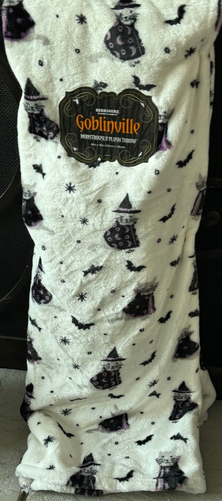 HALLOWEEN THROW BLANKET MERLIN WIZARD CATS & BATS NEW