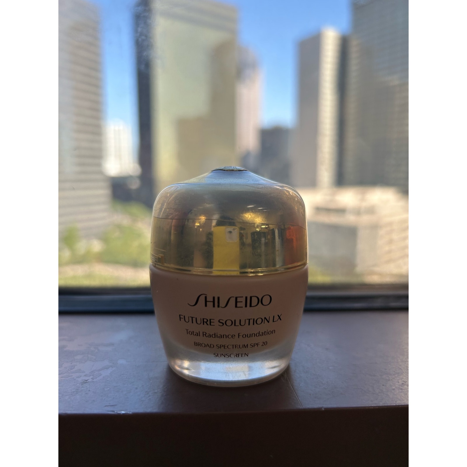 Shiseido Future Solution LX Total Radiance foundation SPF 20 Neutral 2