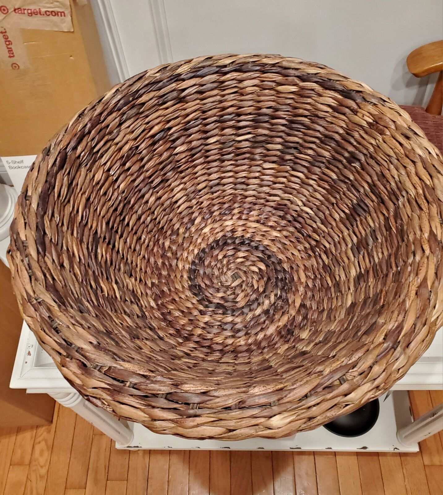 Round wicker woven basket newborn photography prop *new*