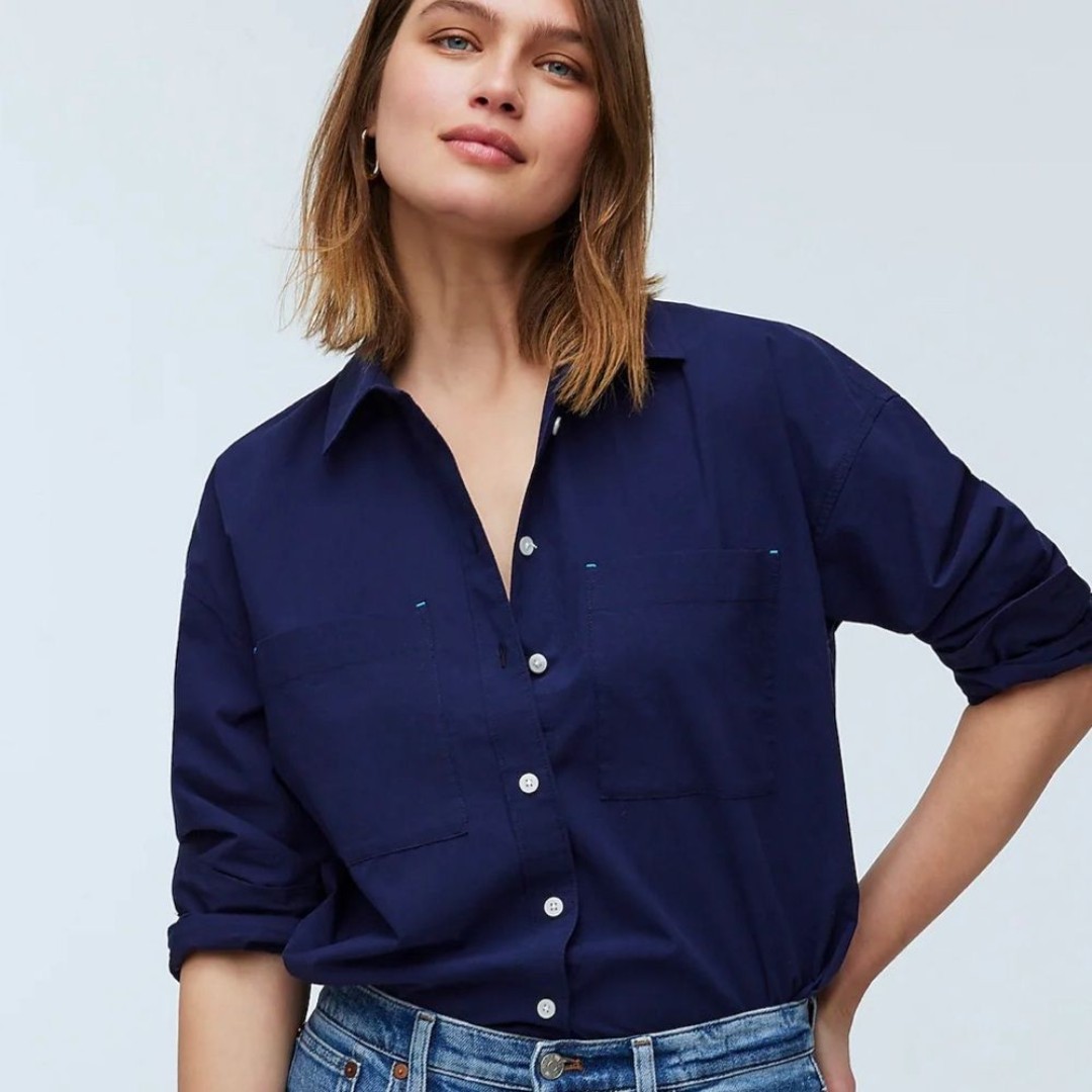 The Oversized Straight Hem Blue Shirt in Signature Poplin Size Small