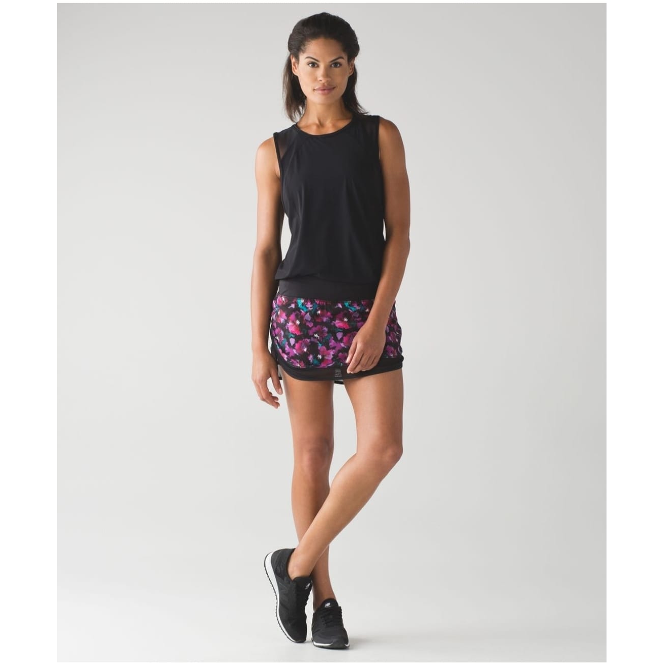 Lululemon women Hotty Hot Skirt II floral black fuschia mini skirt skort size 10