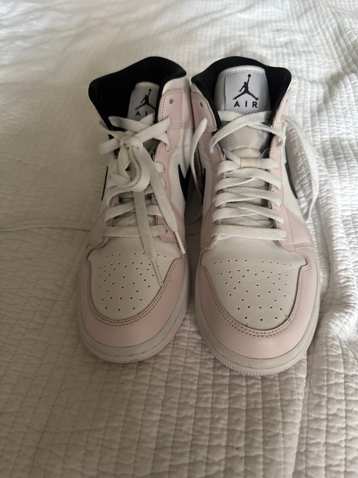Nike Woman’s Air Jordan 1 size 10, mint condition, Barely rose color. BQ6472-500
