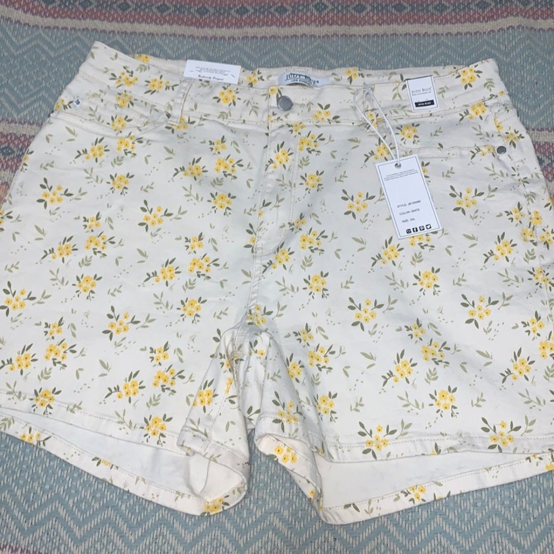 Judy blue mid rise floral shorts size 3xl nwt