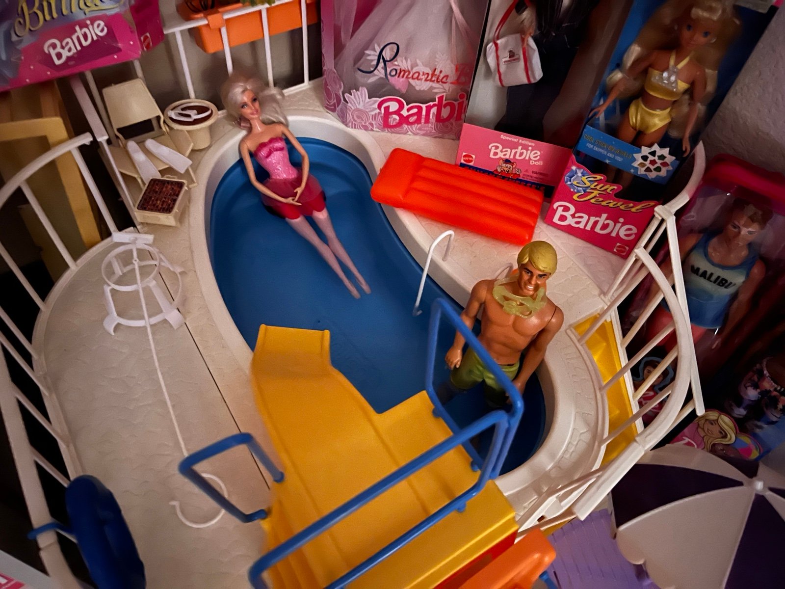 Vintage Barbie dream pool