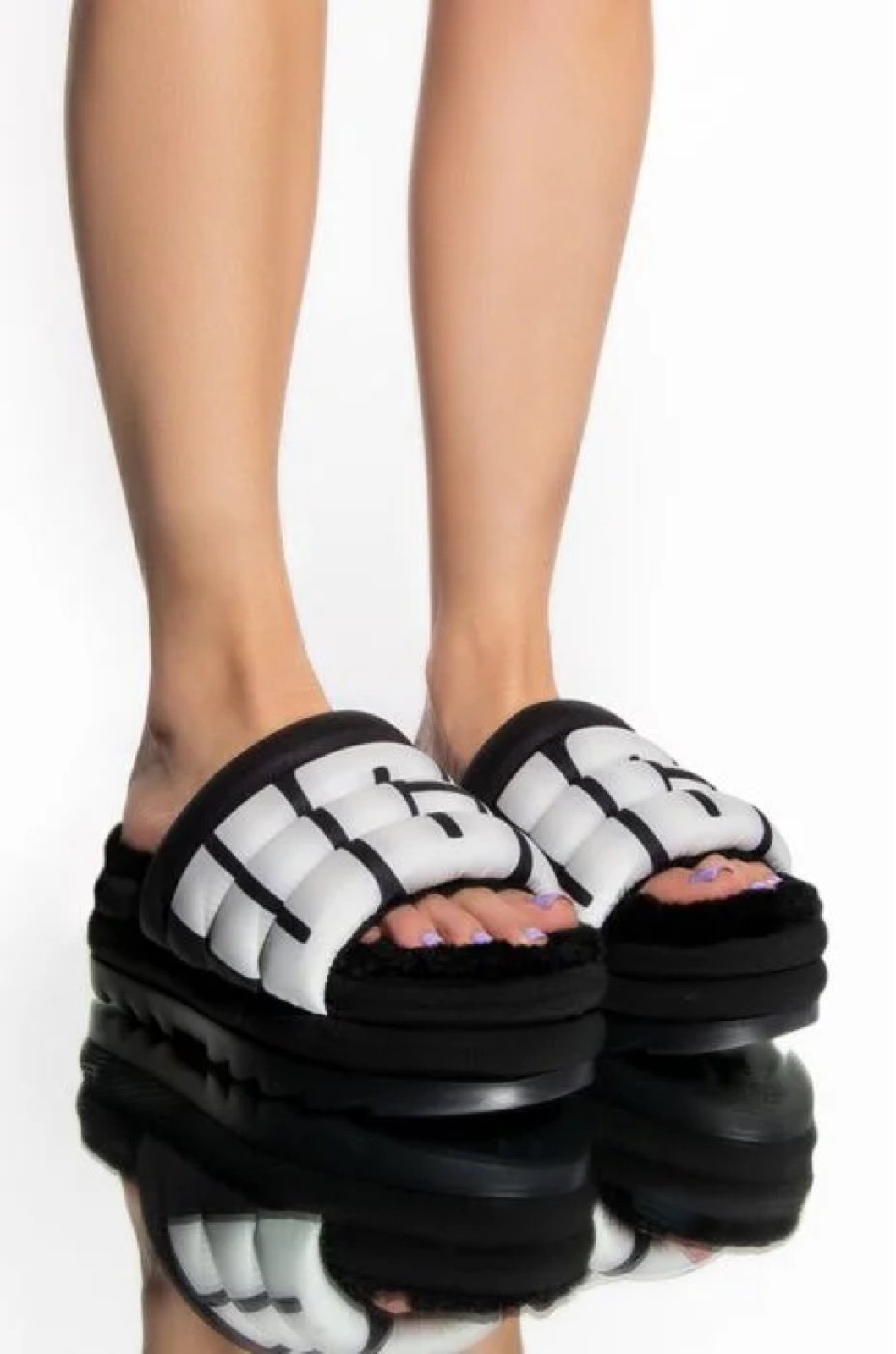 UGG PUFT SLIDE LOGO SANDAL IN BLACK womens sz.6-10