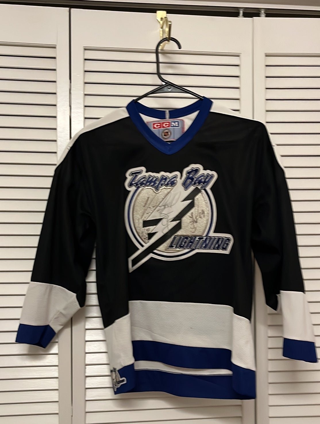 Authographed Boys Tampa Bay Lightning jersey