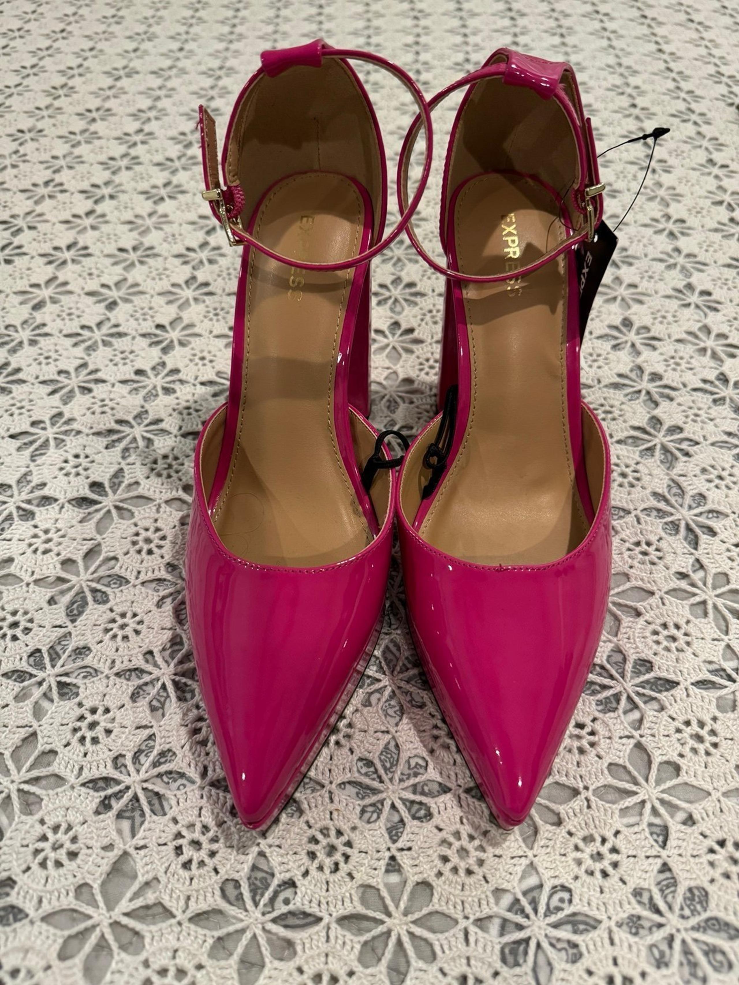 NWT Express Closed Pointed Toe Platform Pumps 8 (FINAL PRICE)