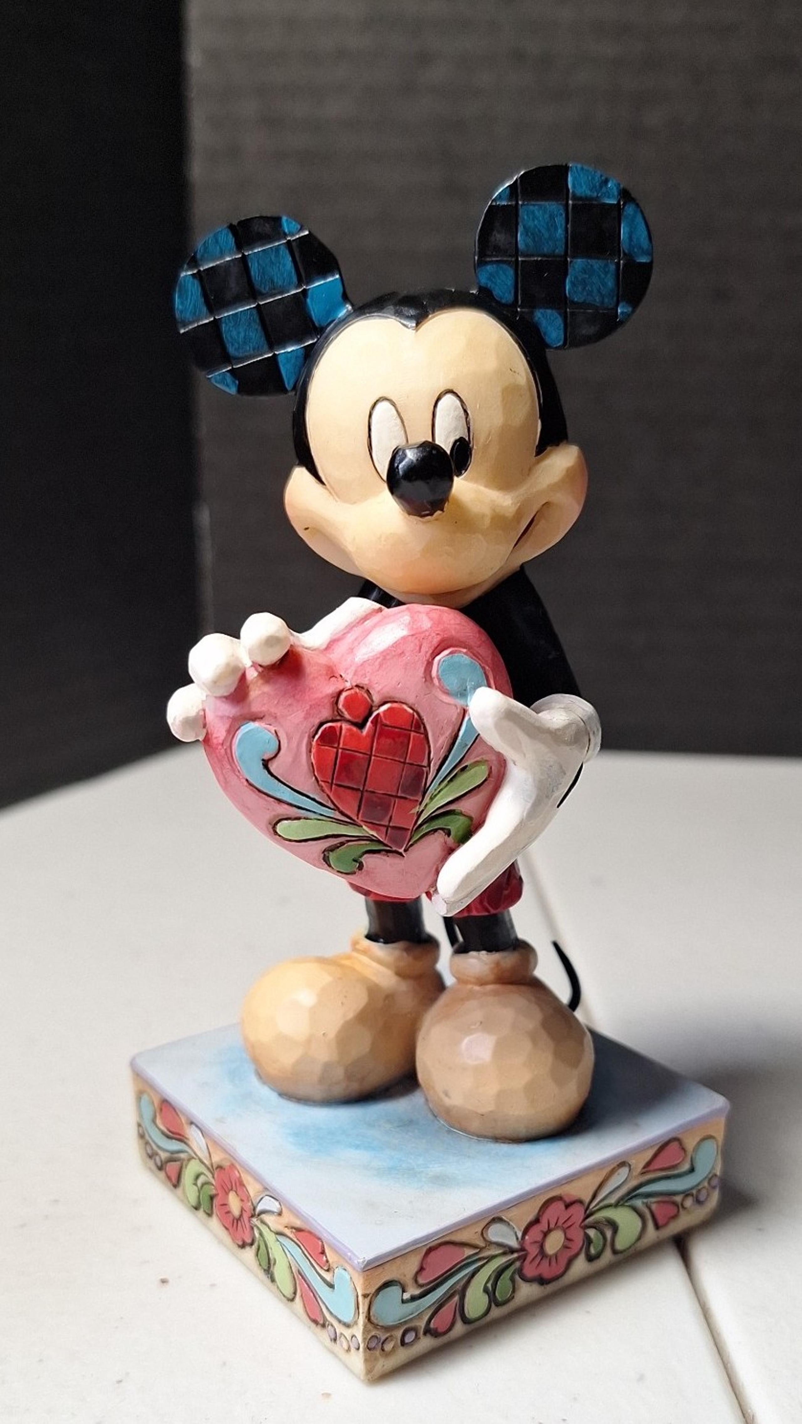 Disney Enesco 4026084 Jim Shore "A Gift Of Love" Mickey Mouse w/ Heart Figurine