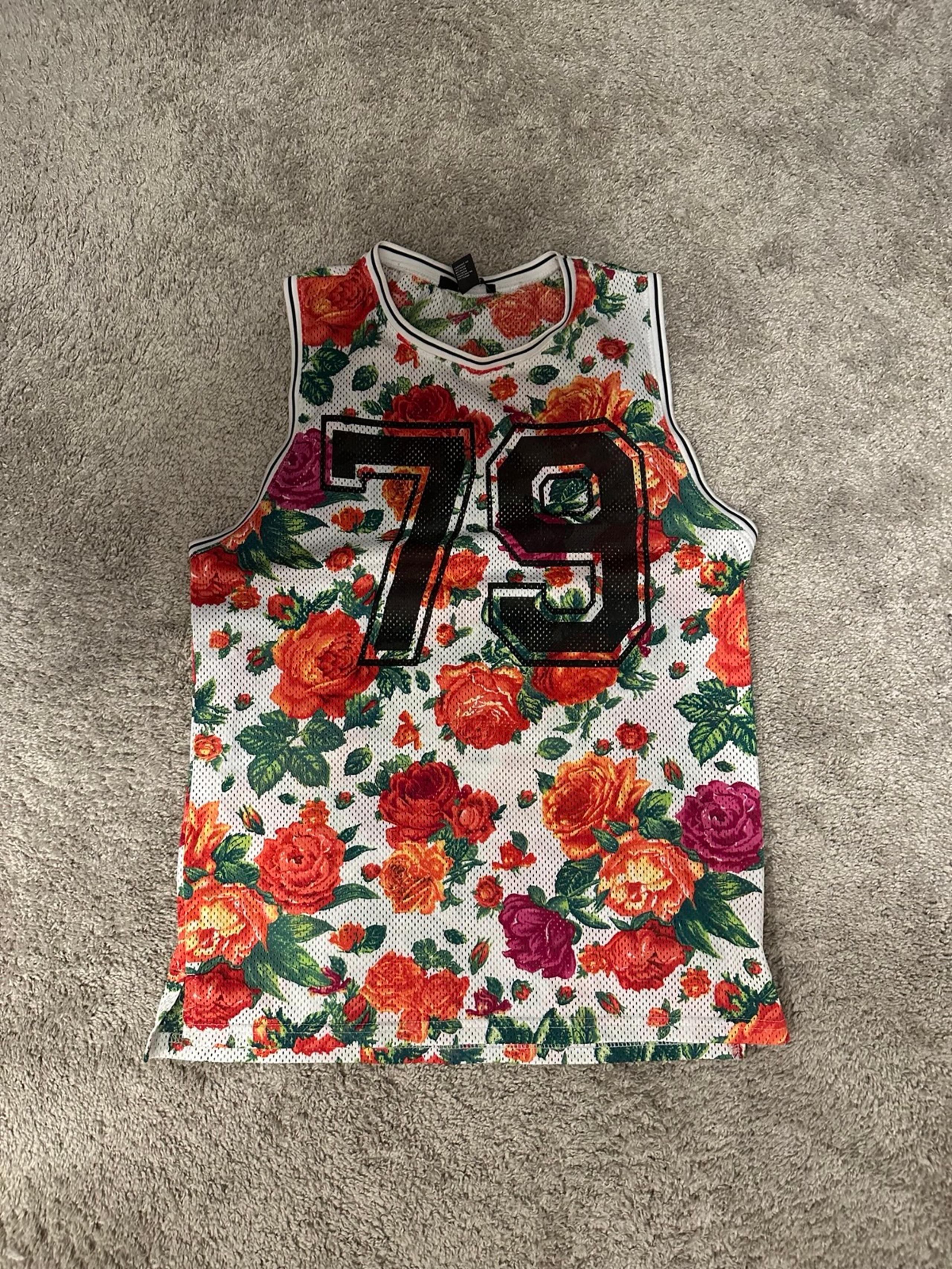 Floral/ rose  jersey colorful women’s Medium