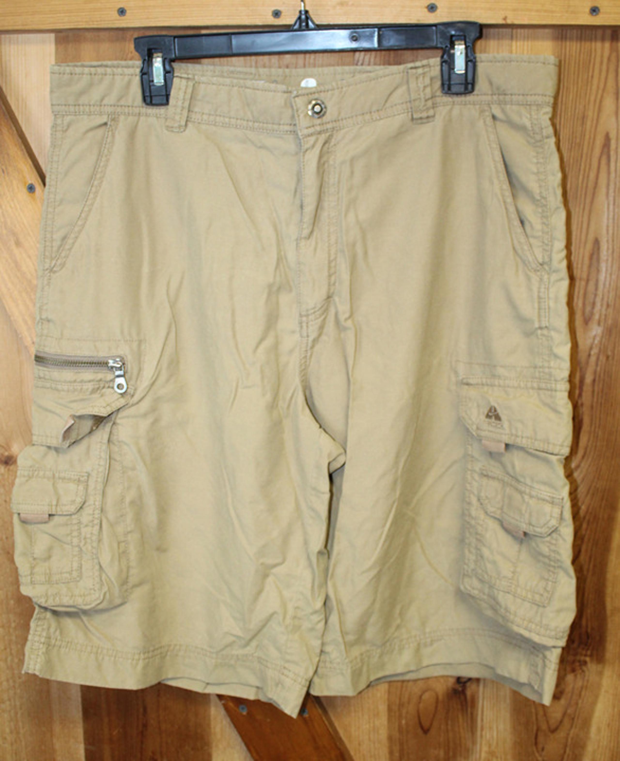 Nike ACG Khaki Cargo Shorts ~ Men's Size 34