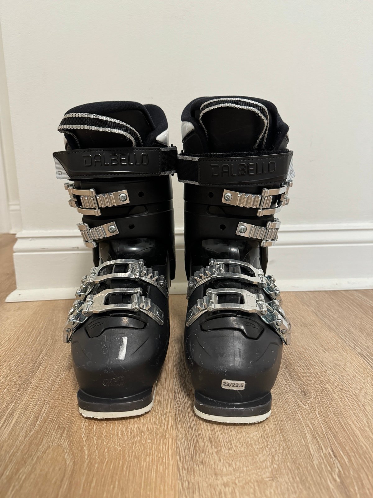 Dalbello ski Boots, size 23.5 (women size 6)
