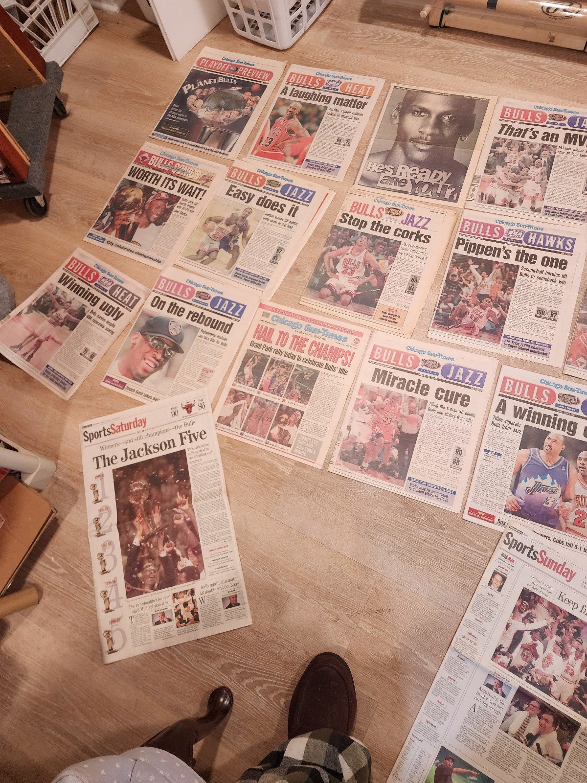 24 lot SUN-TIMES AND TRIBUNE CHAMPIONSHIP AND PLAYOFF NEWSPAPERS. Amazing condit