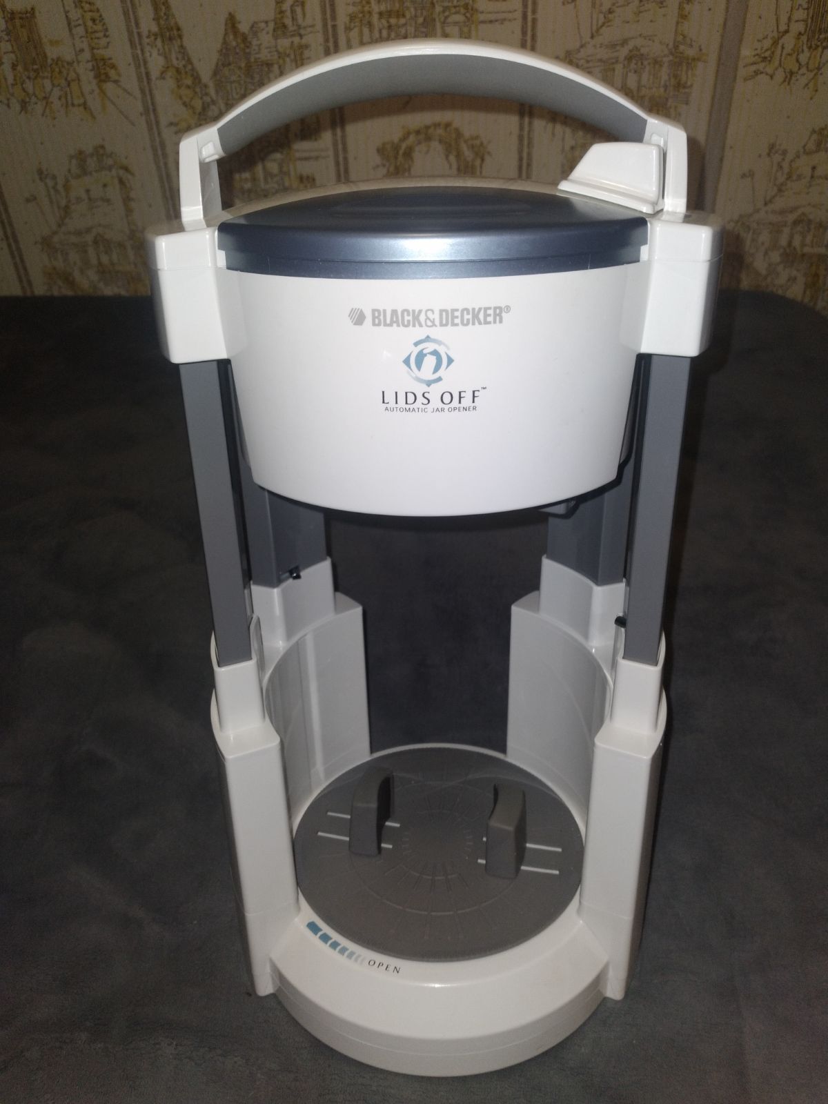 Black+Decker Lids Off Automatic Jar Opener