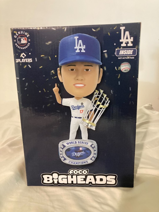 Shohei Ohtani Los Angeles Dodgers Bobblehead 9 inch champion Trophy diamond base