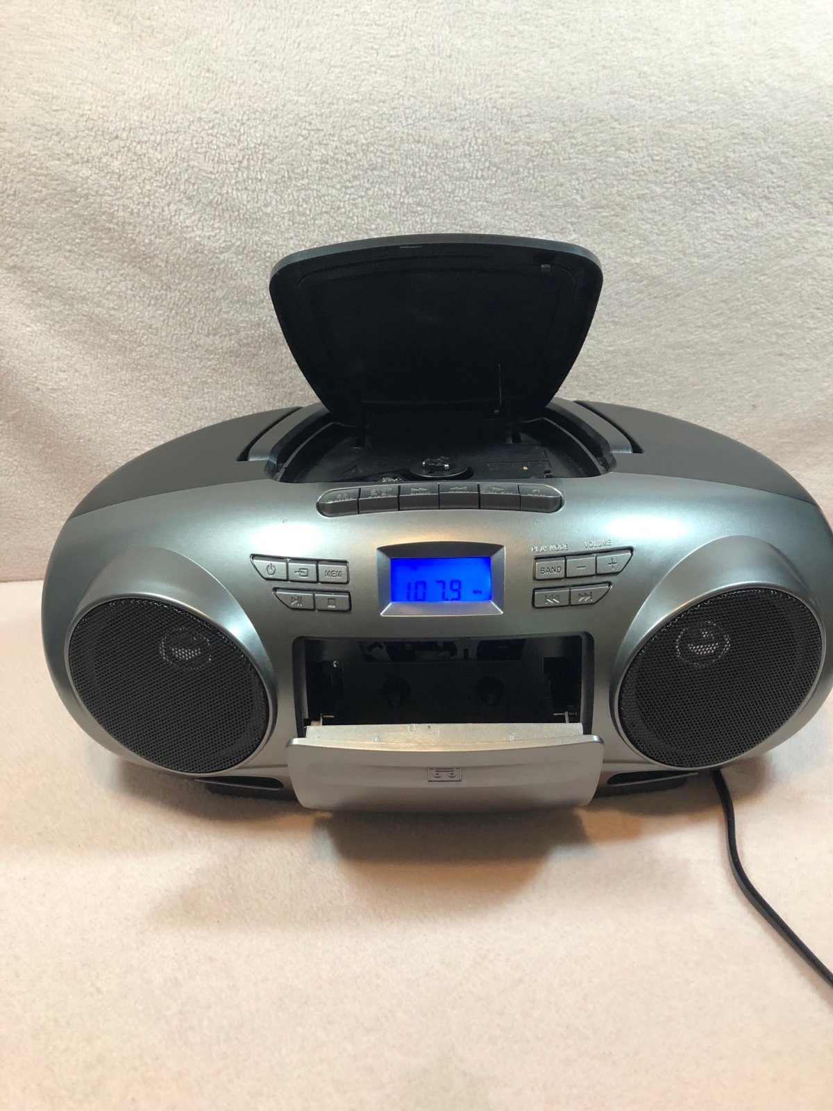Insignia NS-BCDCZS1 Boombox