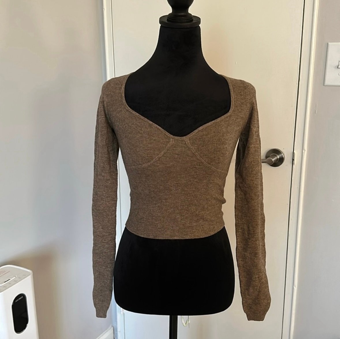 Aritzia (Wilfred brand) - Cropped Sweater Top