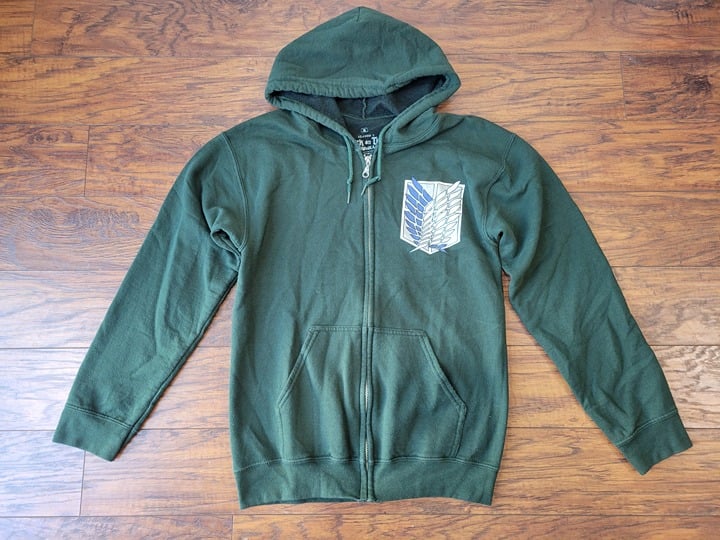 ATTACK ON TITAN Scout Regiment Shield Graphic Green Zip-Up Hoodie sz S EUC Anime