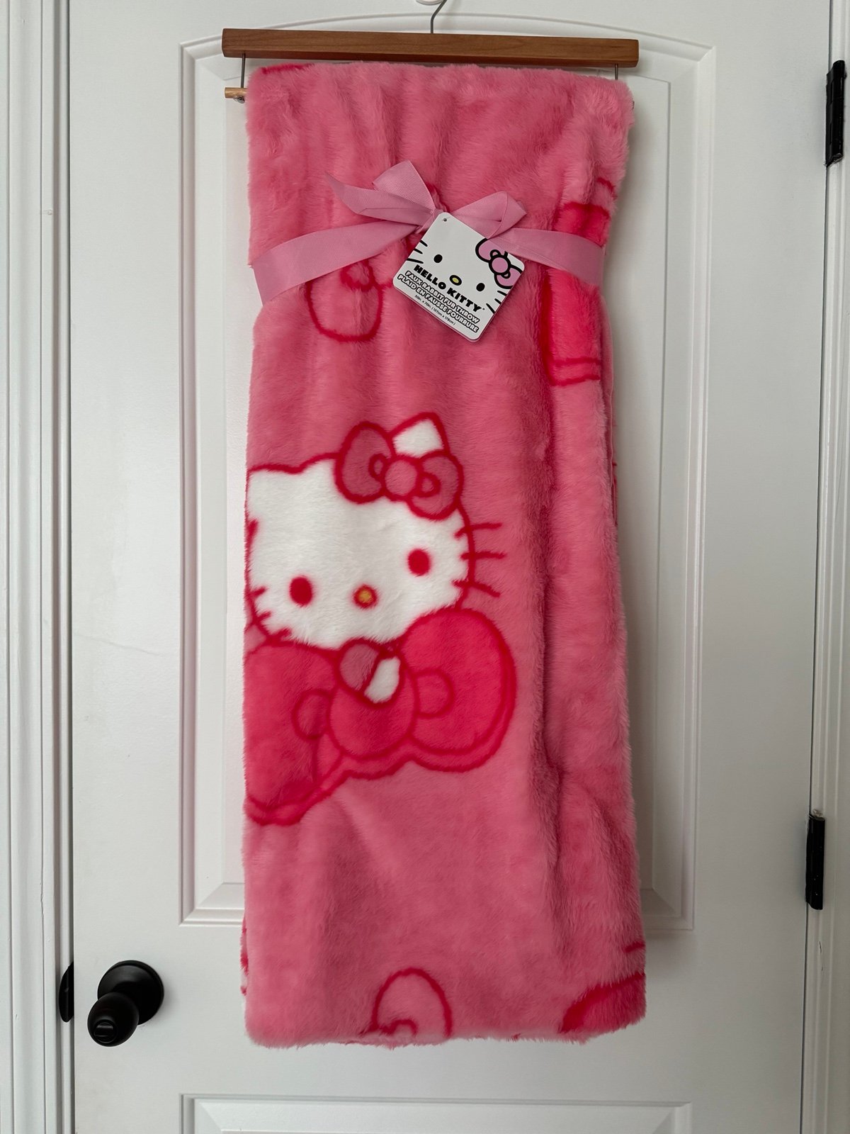 Hello Kitty Full/Queen Hello Kitty Pink Bow Blanket New