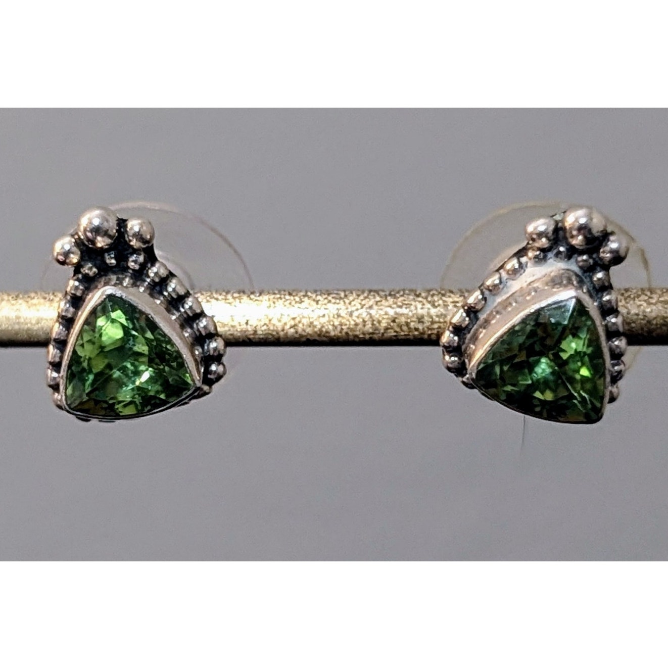 Vtg 925 Sterling Silver Trillion Cut Green Tourmaline or Peridot Stud Earring