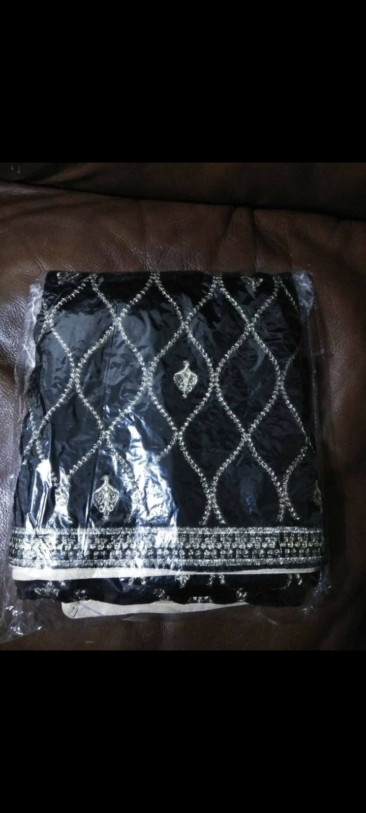 Velvet shawl