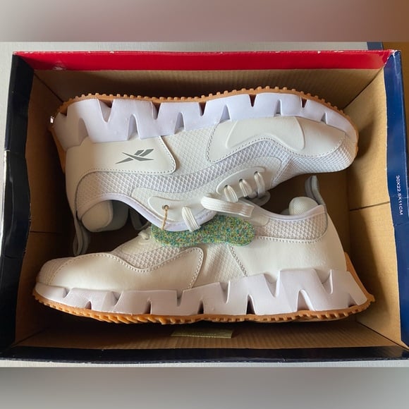 NWT Reebok Women's Zig Dynamica White/Pure Grey Athletic