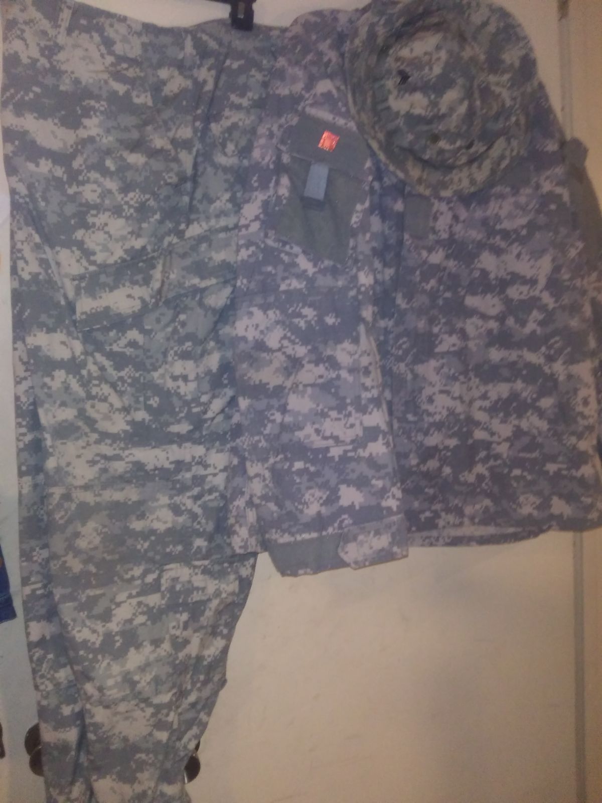 Army Camo outfit. XL with the hat