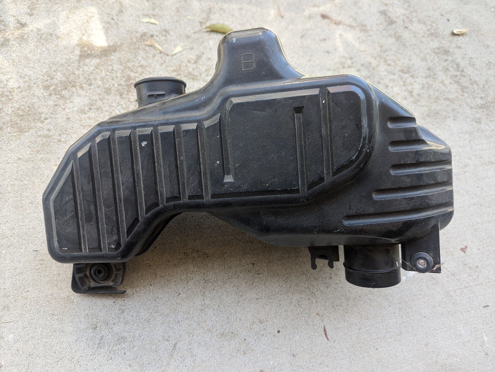 OEM 2001-2003 Honda Civic Acura EL Engine Air Intake Resonator Chamber 1.7L